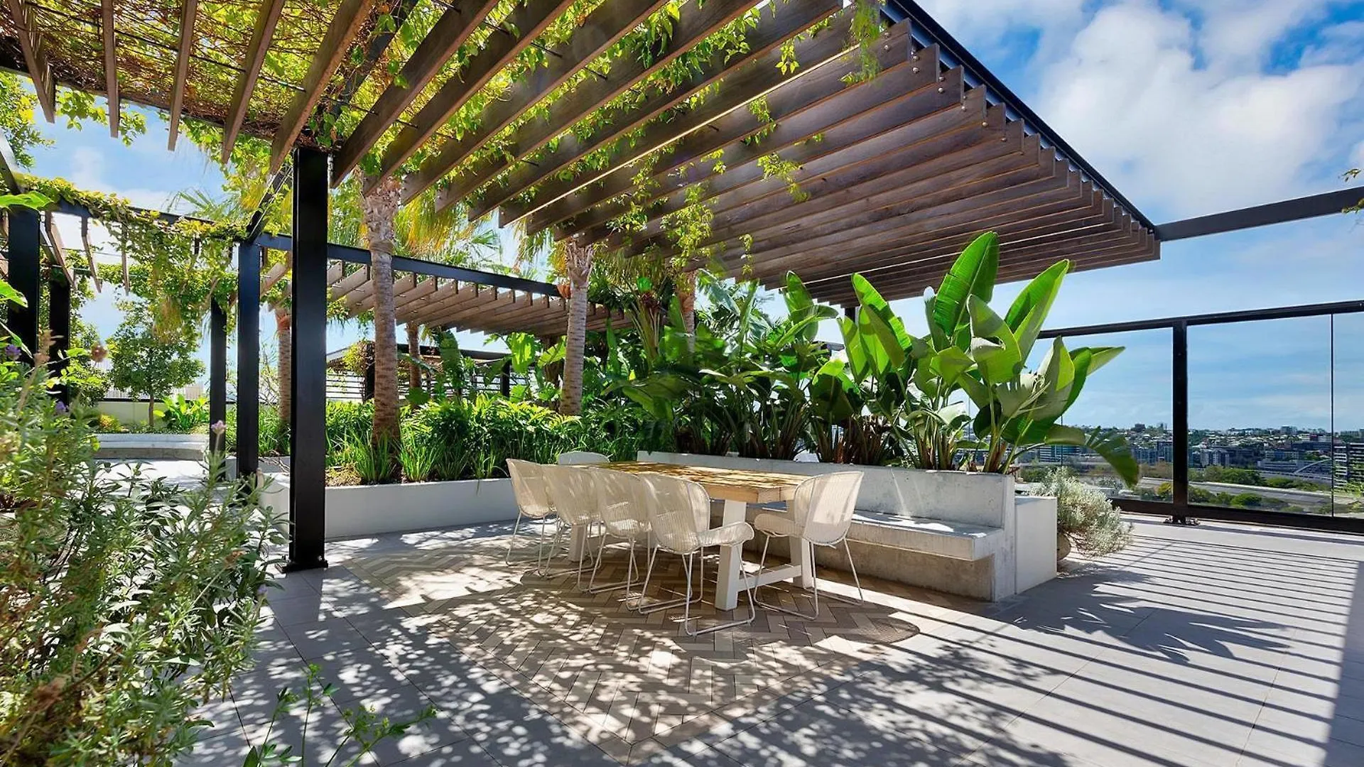 Central Location! Boutique 2Br Apartment With Pool & Bbq Near South Bank And City Brisbane